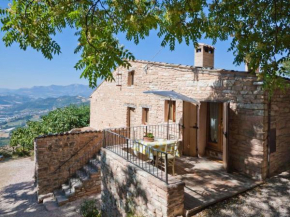 Sun kissed Holiday Home in Acqualagna with Swimming Pool, Acqualagna